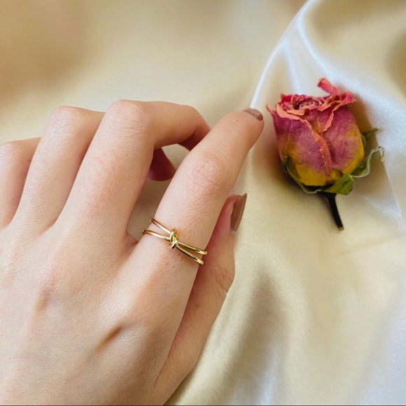 Minimalist Twisted Wire Knot Rings - Picture 4 of 11